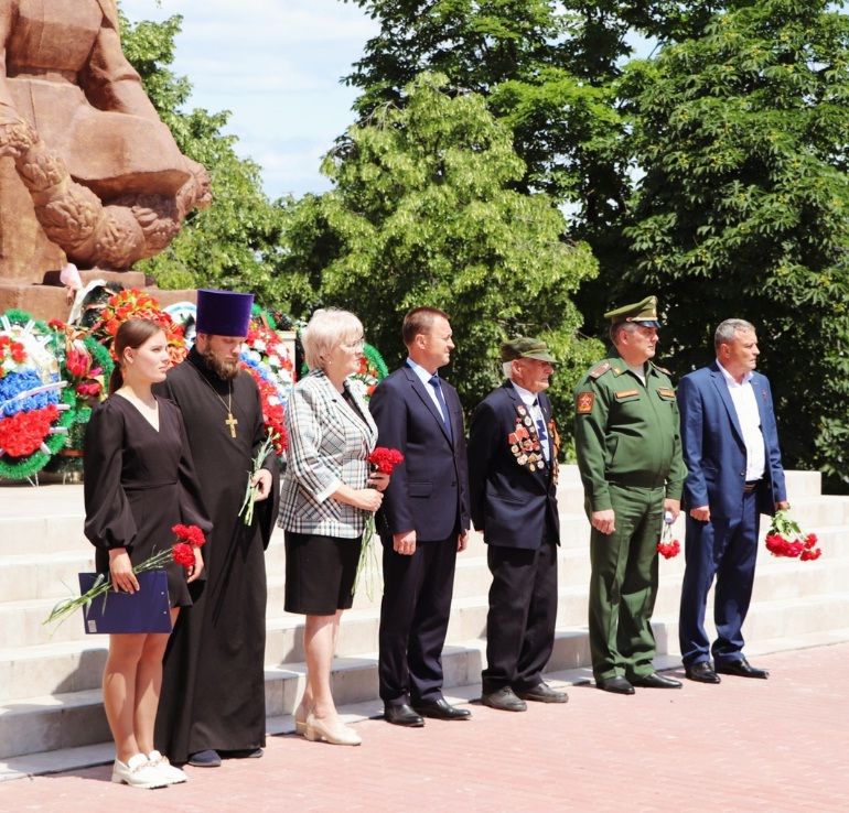 Бутурлиновцы почтили память погибших в Великой Отечественной войне.